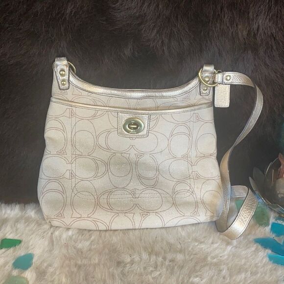 Coach purse (4790)  - Picture 1 of 9